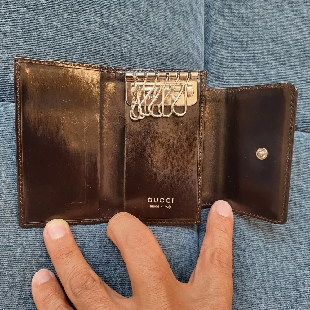 Gucci GG Canvas and Leather Key Holder.. Pristine!!!